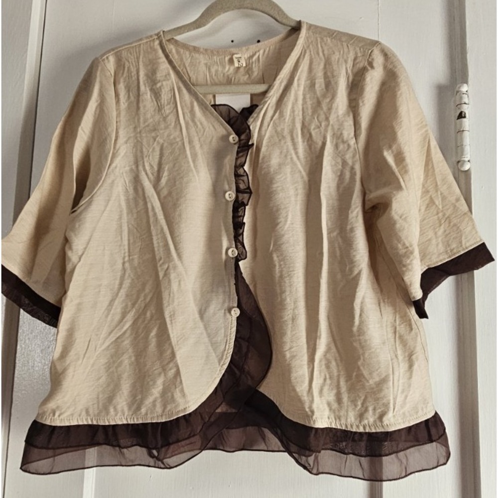 NWT floral blooming cotton blend beige ruffle trim elbow sleeves‎ womans L